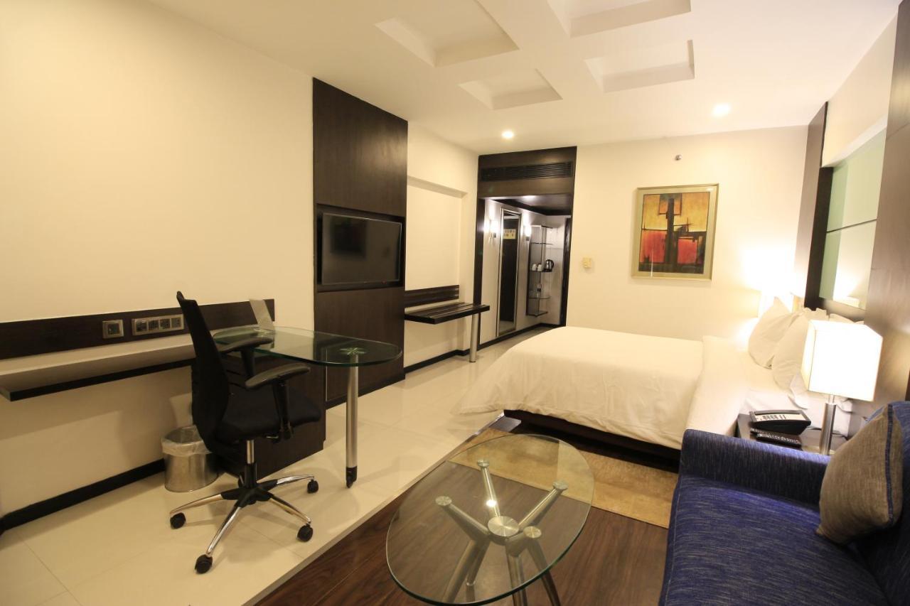 Hotel The Residency, Chennai Zewnętrze zdjęcie