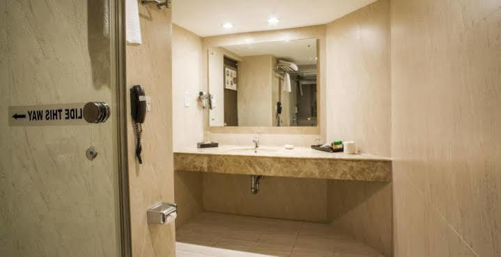 Hotel The Residency, Chennai Zewnętrze zdjęcie